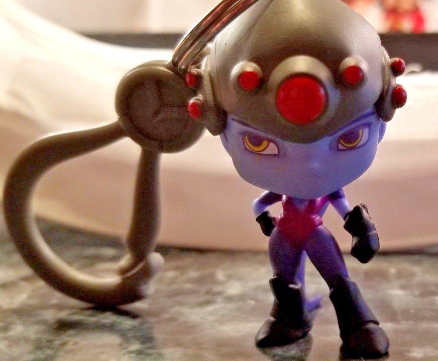 Widowmaker – Overwatch – Backpack Hanger – Keychain – Clip – Opened to reveal