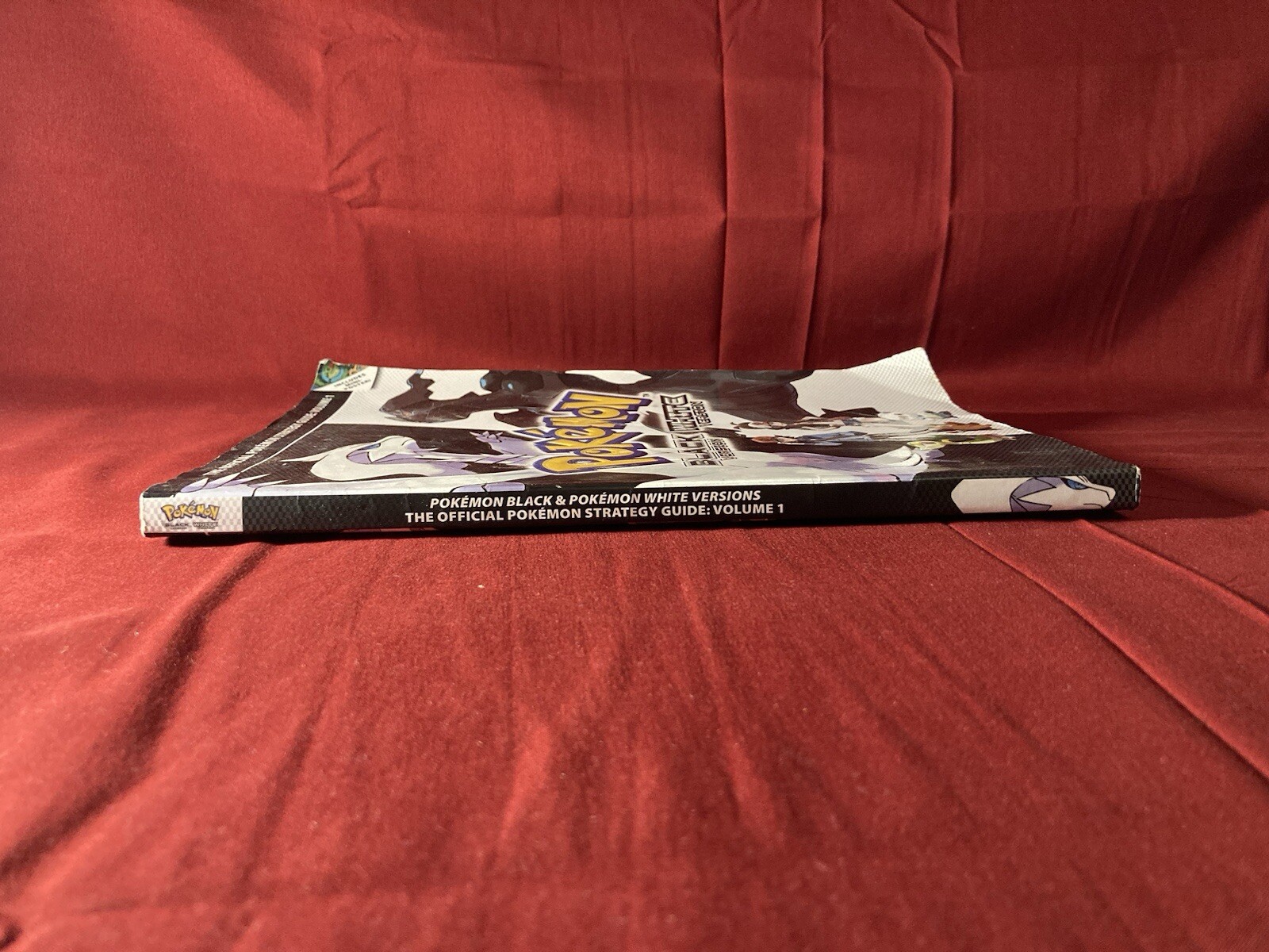 Black and White – The Official Pokemon Strategy Guide: Volume 1 (No Poster)