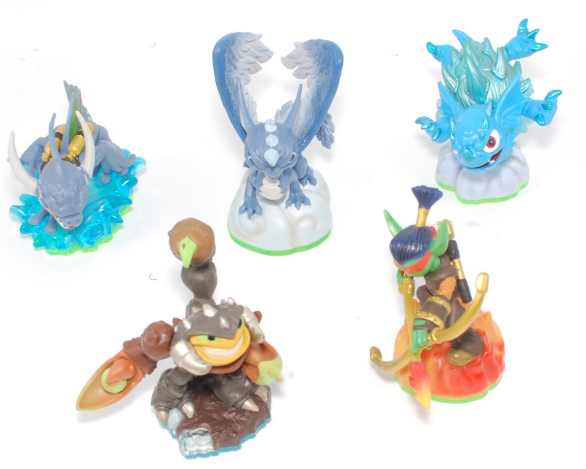 Lot of 24 Skylanders Figures – Characters, Levels, Accessories Spyros Adventure