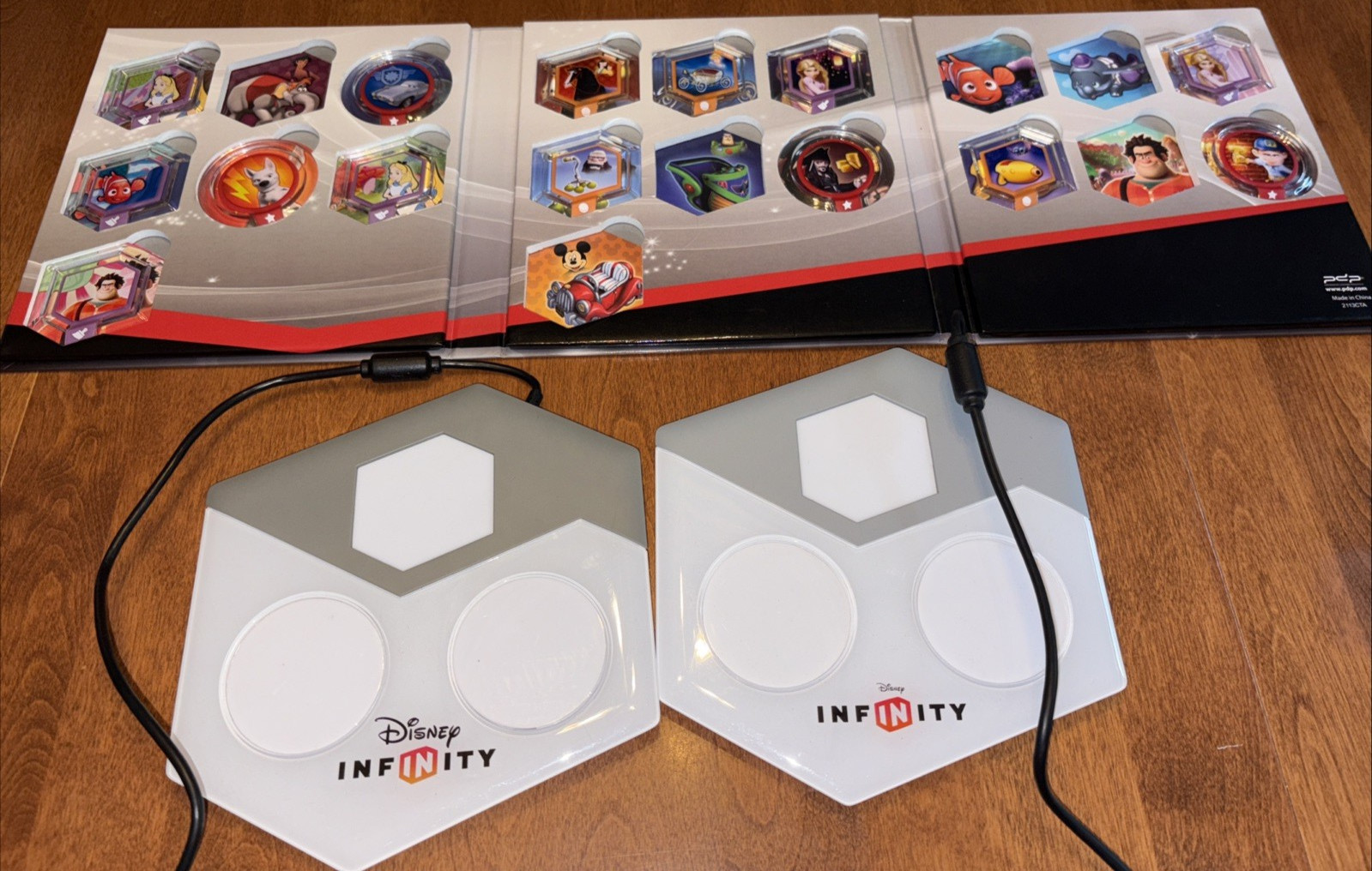 Disney Infinity Lot Power Disc Album Book Binder w 14 Discs 2 Portals Incomplete
